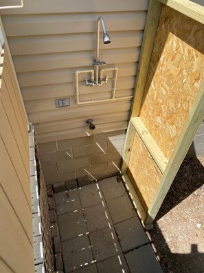 Property grounds - 4-bedroom Pet-friendly,sleep 8 close to beach & trail in a quiet neighborhood! (Rehoboth Beach)