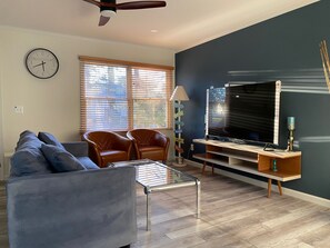 Smart TV - 4-bedroom Pet-friendly,sleep 8 close to beach & trail in a quiet neighborhood! (Rehoboth Beach)