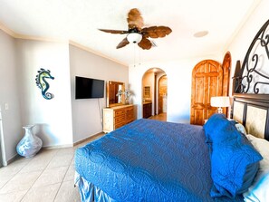 2 bedrooms, desk, iron/ironing board, WiFi