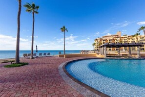 A heated pool - Princesa A101 Fresh Remodel, Directly on the Beach (Puerto Peñasco)