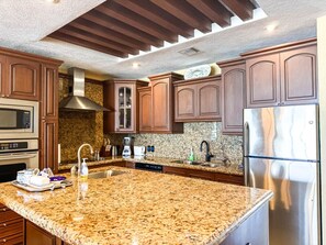 Fridge, microwave, stovetop, dishwasher