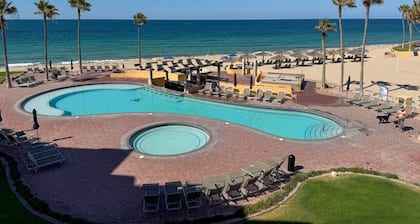 Princesa E302 Sunset View, Steps from the Beach