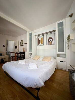 1 habitación, tabla de planchar con plancha, wifi gratis y ropa de cama 