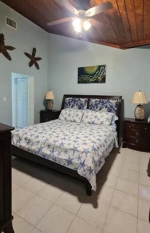2 bedrooms, travel crib, free WiFi