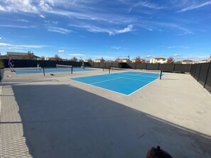 Sports court - Luxurious 1200+ sqft Retreat: Your Ultimate Getaway (Menifee)