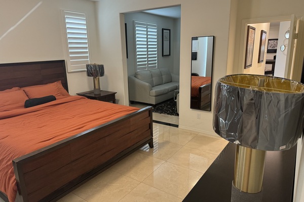 1 slaapkamer, een strijkplank/strijkijzer, wifi, beddengoed