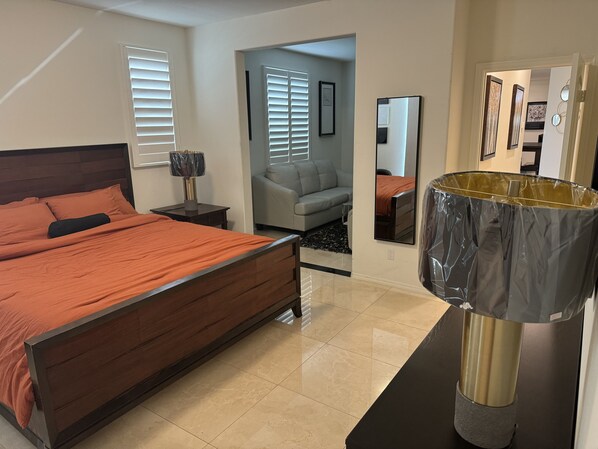 1 bedroom, iron/ironing board, WiFi, bed sheets - Luxurious 1200+ sqft Retreat: Your Ultimate Getaway (Menifee)