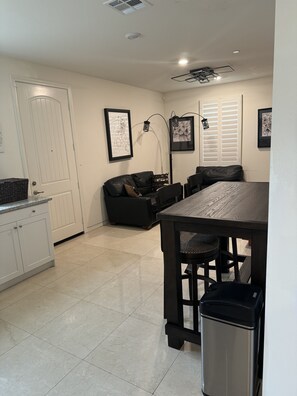 Dining - Luxurious 1200+ sqft Retreat: Your Ultimate Getaway (Menifee)