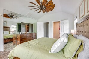 3 habitaciones, escritorio, tabla de planchar con plancha y wifi