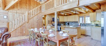 Private Hot Tub & Fire Pit: Log Cabin in Blakeslee