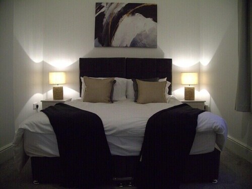 Two Bedroom Apt -The Old Embassy