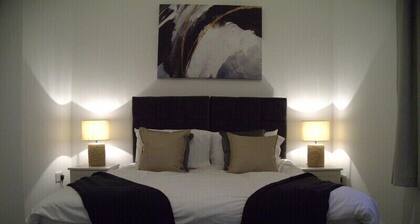 Two Bedroom Apt -The Old Embassy