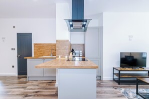 冰箱、微波炉、烤箱、炉灶