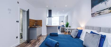 Free WiFi, bed sheets