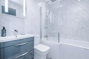 Douche, serviettes fournies