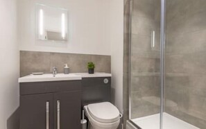 Shower, towels - 1 Bedroom within Thornhill House (Wakefield)