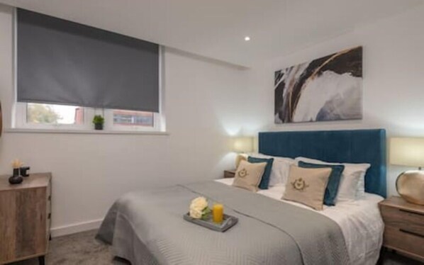 1 bedroom, free WiFi, bed sheets - 1 Bedroom within Thornhill House (Wakefield)