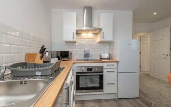 Fridge, microwave, oven, stovetop