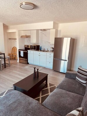 Smart TV - Deluxe Room Apartment #9 (Fairbanks)