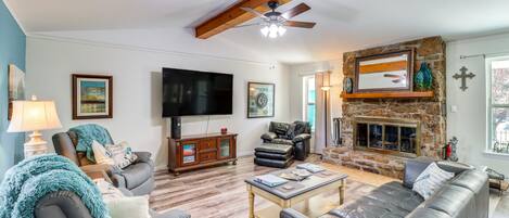 TV, fireplace, DVD player, books
