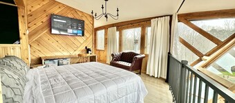 Cozy 2-bedroom Rooftop apartment in charming Old Mill Village, Campobello