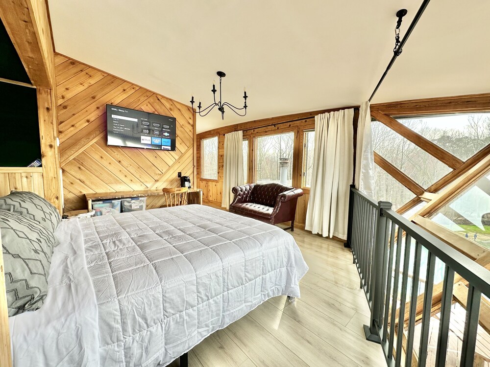 Cozy 2bedroom Rooftop apartment in charming Old Mill Village