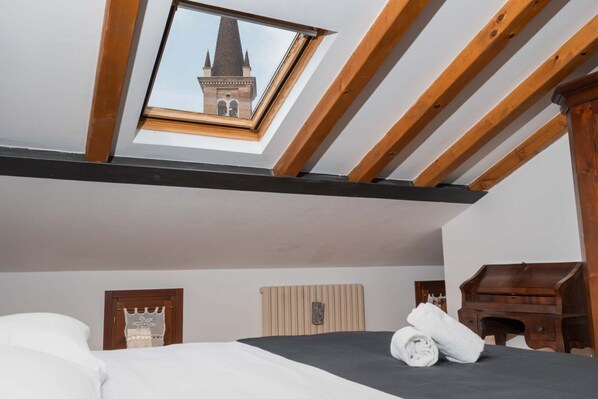 1 bedroom, WiFi, bed sheets - Veronetta Mini Attic (VERONA)