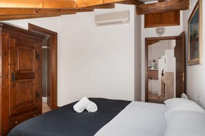 1 bedroom, WiFi, bed sheets - Veronetta Mini Attic (VERONA)