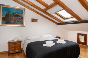 1 bedroom, WiFi, bed sheets - Veronetta Mini Attic (VERONA)