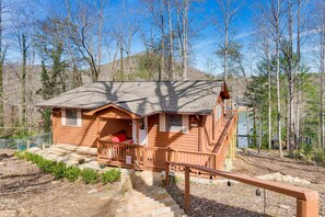 Exterior - Pet-Friendly Hiawassee Cabin w/ Lake Views & Sauna (Hiawassee)