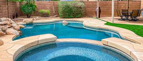 Een verwarmd zwembad