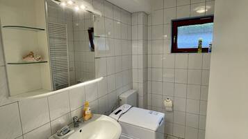 Dusche, Handtücher, Seife, Toilettenpapier