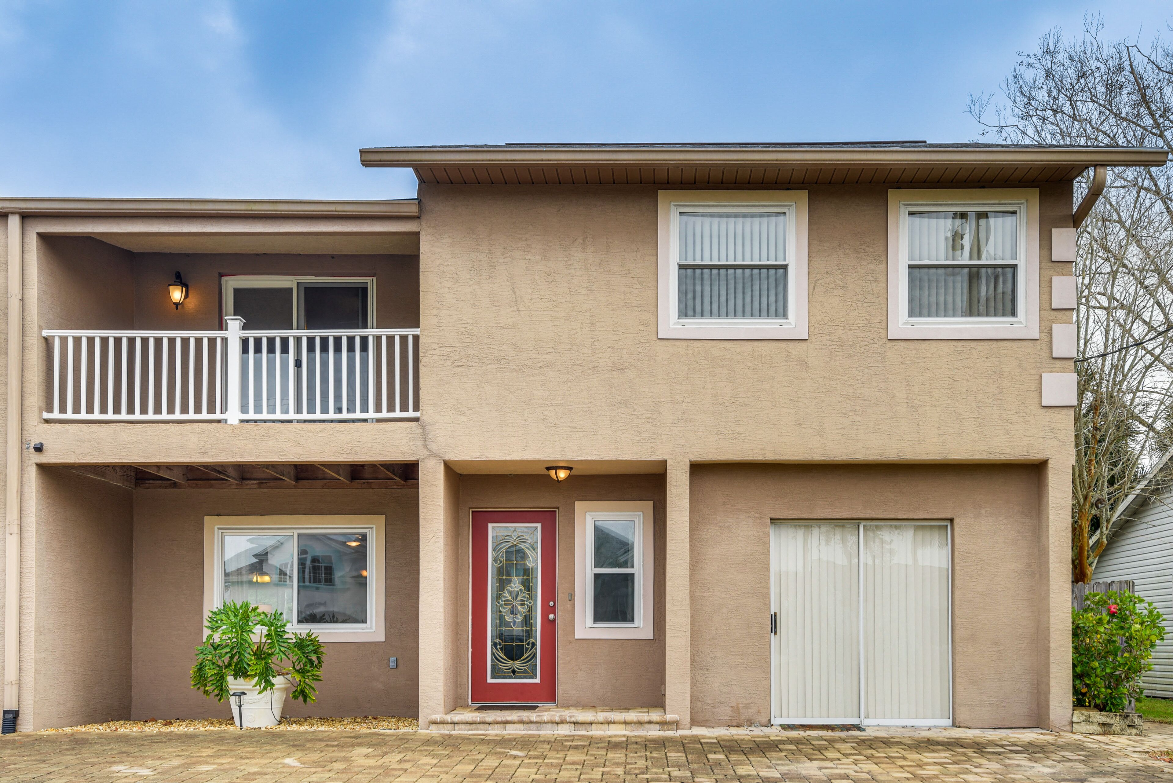 Palm Coast Condo w/ Patio ~ 3 Mi to Beach!