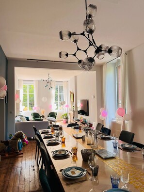 Kylskåp, mikrovågsugn, ugn och spishäll