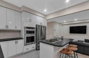 Cookware/dishes/utensils, paper towels - Detached 4 Bedroom (Brant)