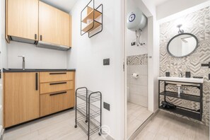 Bruser, hårtørrer, bidet, håndklæder