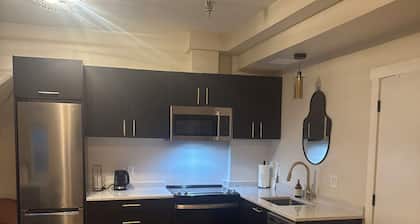 Cozy Apt in Central Halifax with Private Entrance