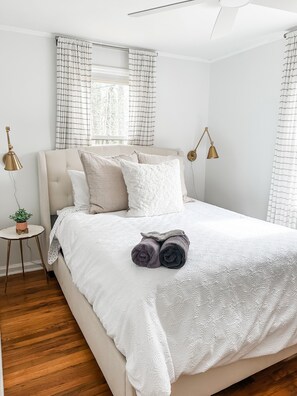 2 soverom, skrivebord, wi-fi og sengetøy