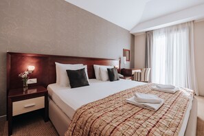 2 bedrooms, in-room safe, iron/ironing board, WiFi