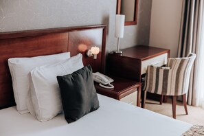 2 bedrooms, in-room safe, iron/ironing board, WiFi