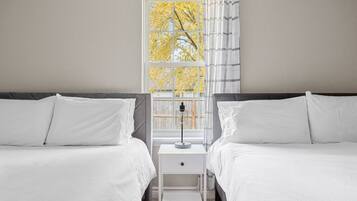 3 bedrooms, desk, iron/ironing board, travel crib