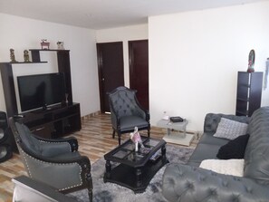 Smart TV, DVD player, books, stereo