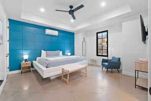 10 habitaciones, tabla de planchar con plancha y cuna de viaje