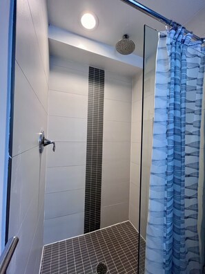 Handdukar, tvål, schampo och toalettpapper