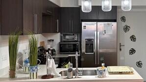 Family Apartment, City View | Private kitchen - Tu hogar en Heredia (Rincón de Sabanilla)