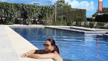 3 outdoor pools