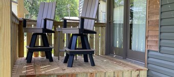 Lake front, HUGE yard and deck, walking distance to the heart of Okoboji