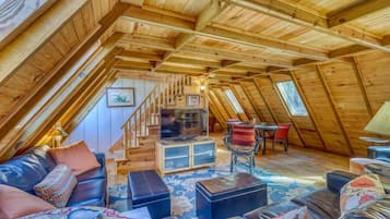 Een smart-tv en boeken