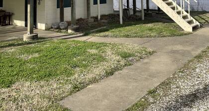 Charming Riverview Cottage with AC in Evansville