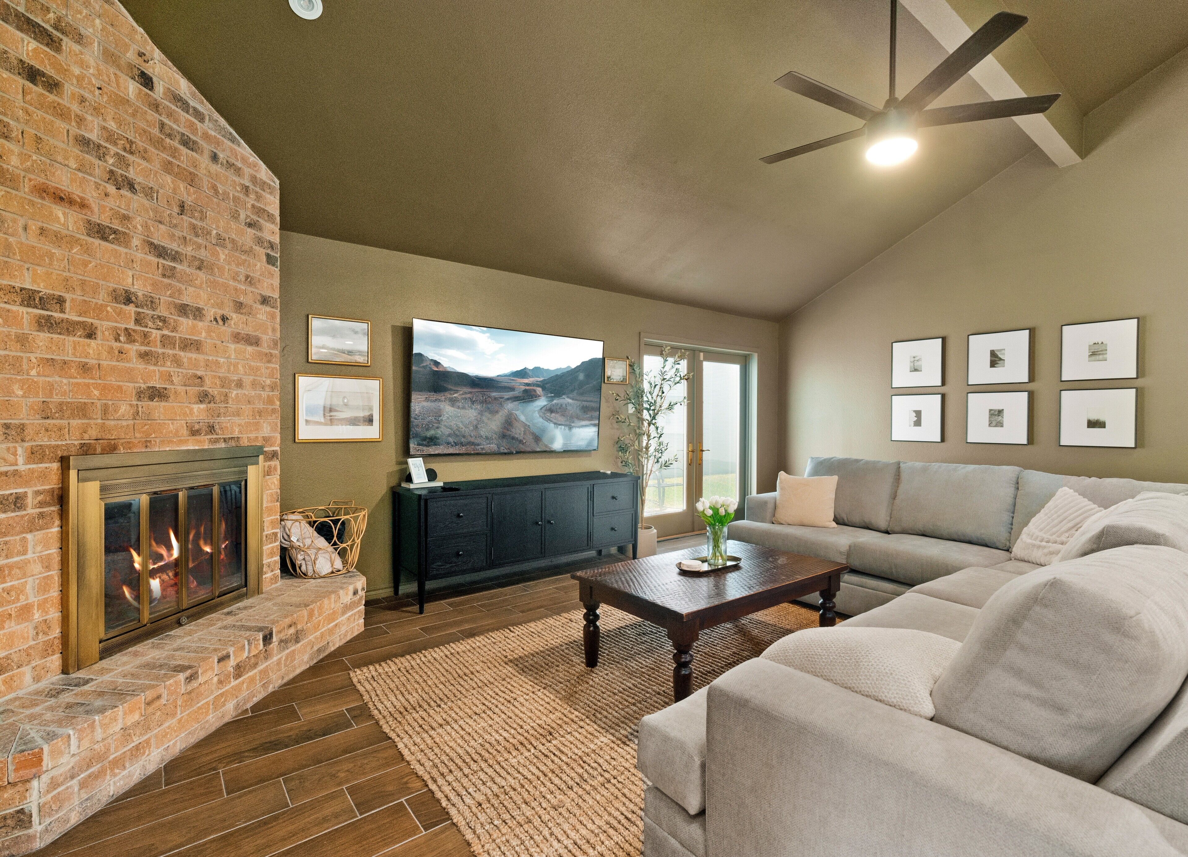 Smart TV, mesa de pingue-pongue